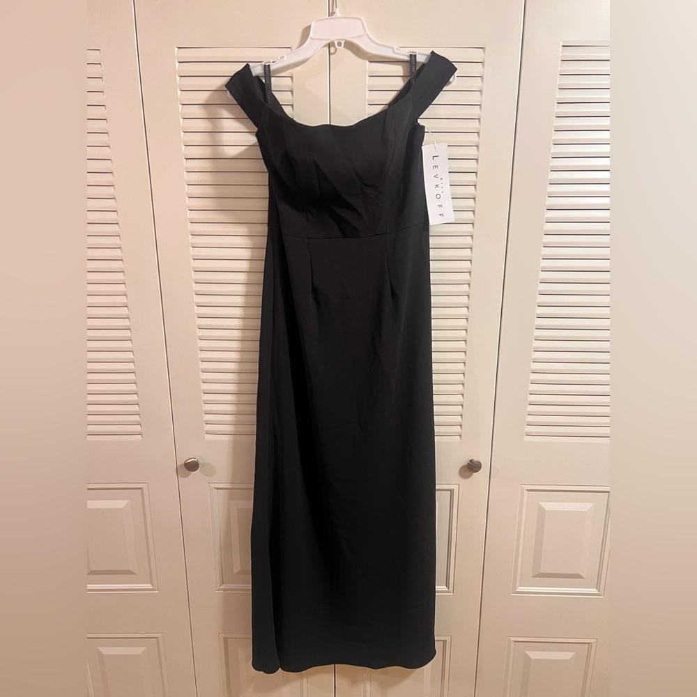 Bill Levkoff Style:20018 floor-length Dress. Size: 8 Black